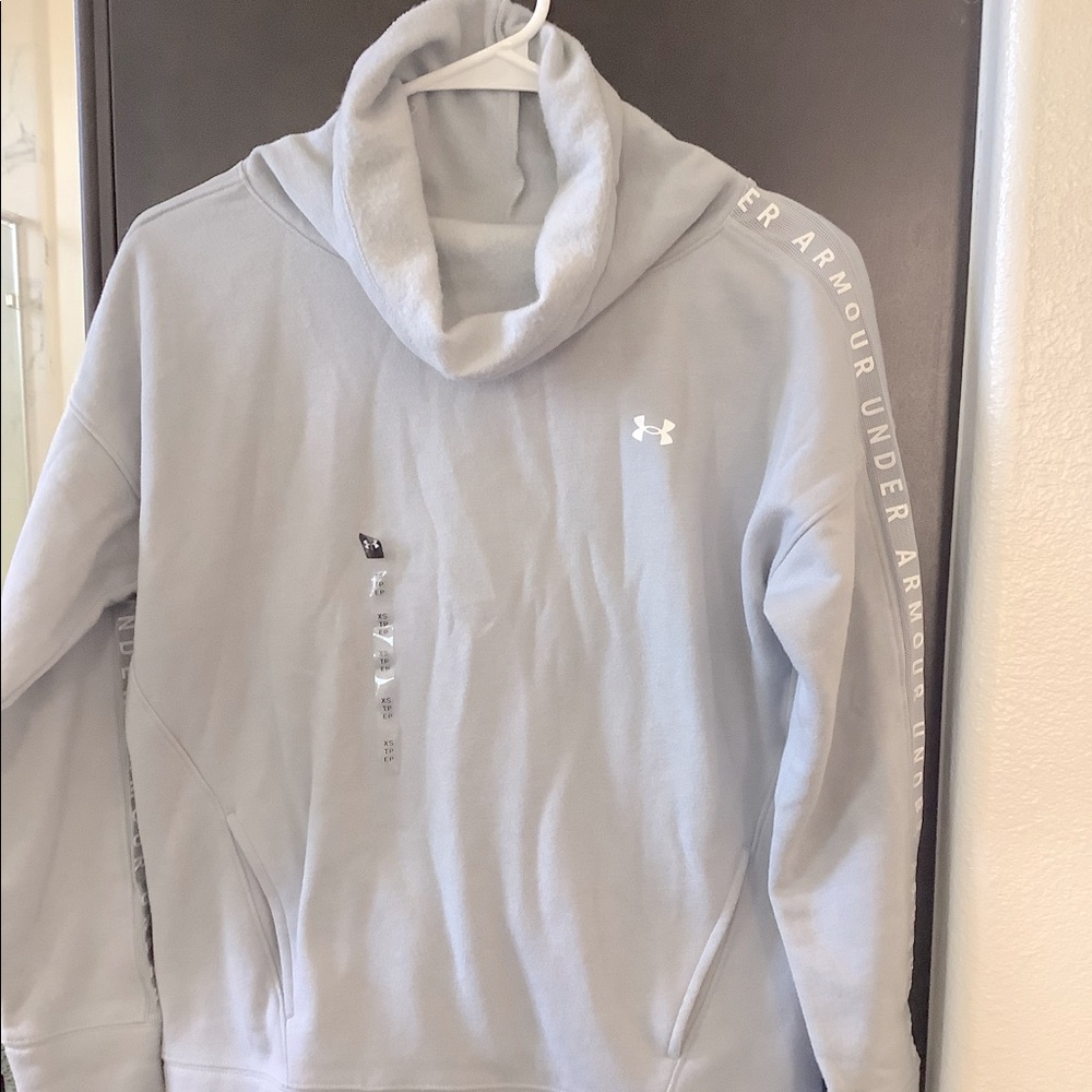 Women under taped fleece funnel neck